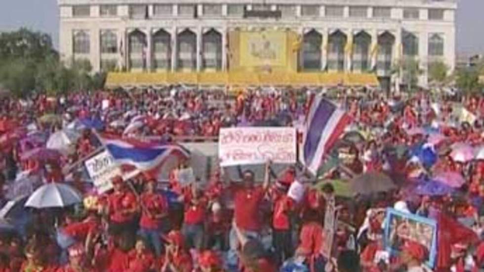 Les loyalistes manifestent contre l'opposition