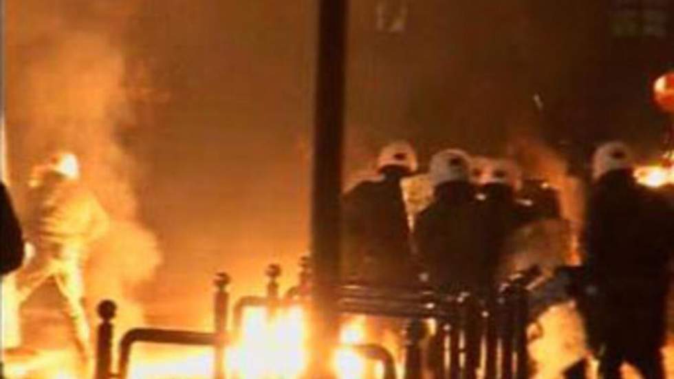 Un ministère pris pour cible au huitième jour des manifestations Un ministère pris pour cible au huitième jour des manifestations
