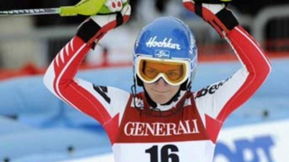 L'Autrichienne Kathrin Zettel décroche l'or en super-combiné