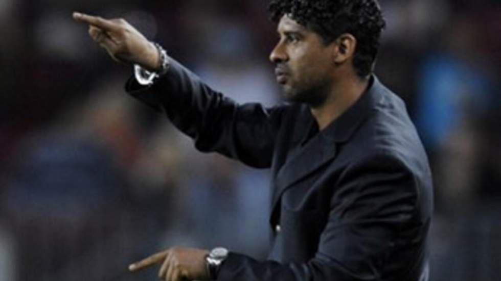 Rijkaard se porte candidat au poste d'entraîneur de Chelsea