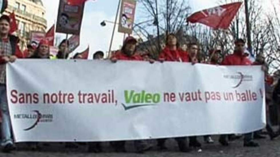 Manifestation houleuse devant le siège parisien de Valeo