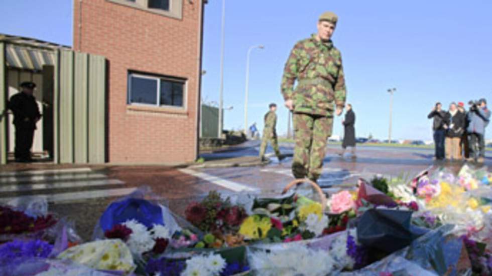 Brown rend visite aux soldats de la caserne visée par l'attentat Brown rend visite aux soldats de la caserne visée par l'attentat