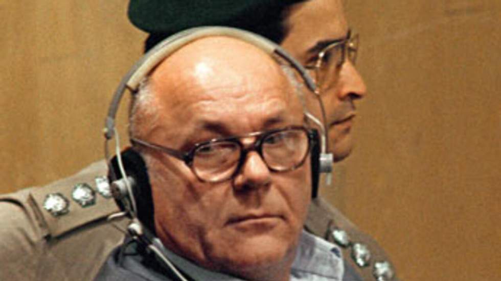 Mandat d'arrêt contre le criminel nazi présumé Demjanjuk Mandat d'arrêt contre le criminel nazi présumé Demjanjuk