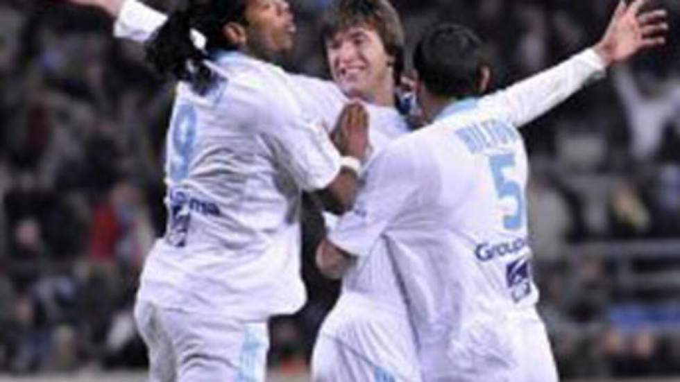 L'OM prend la tête du championnat en s'imposant face à Nantes L'OM prend la tête du championnat en s'imposant face à Nantes