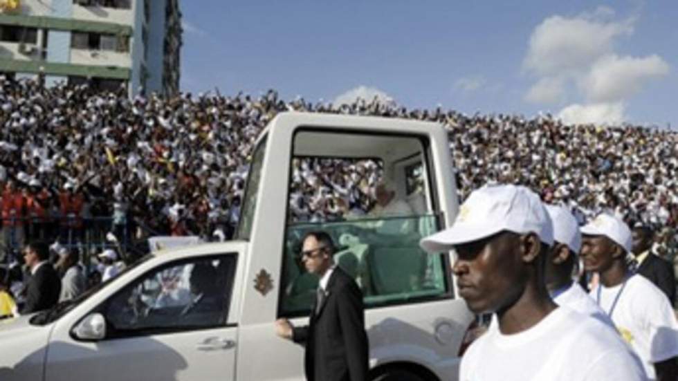 Un million de fidèles assistent à la messe célébrée par le pape Un million de fidèles assistent à la messe célébrée par le pape