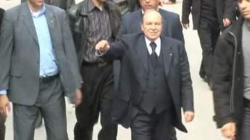 Bouteflika, candidat à sa propre succession, fait campagne en Kabylie