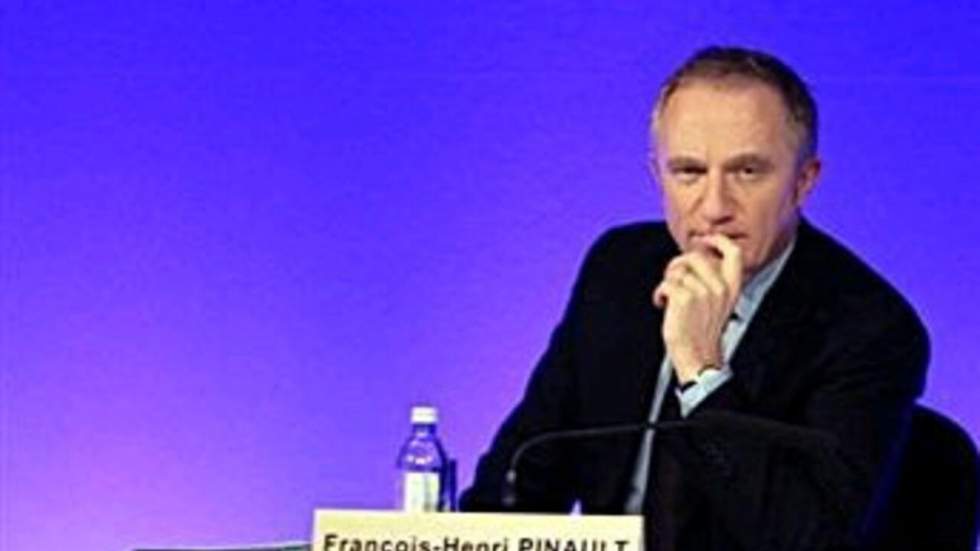 François-Henri Pinault bloqué dans un taxi par des salariés en colère