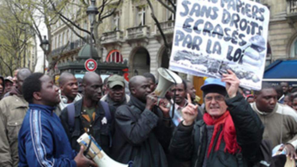 À Paris, une manifestation dénonce le "délit de solidarité"