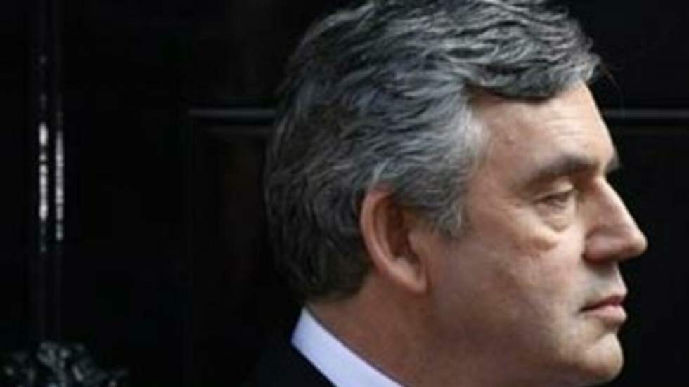 La guerre des ragots via e-mail met à mal Gordon Brown La guerre des ragots via e-mail met à mal Gordon Brown