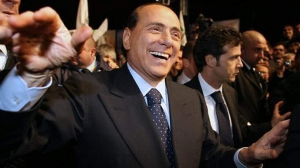 Silvio Berlusconi demande des "excuses publiques" à son épouse