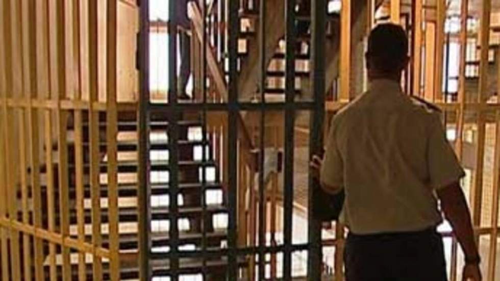 Les syndicats de surveillants refusent de lever les barrages Les syndicats de surveillants refusent de lever les barrages