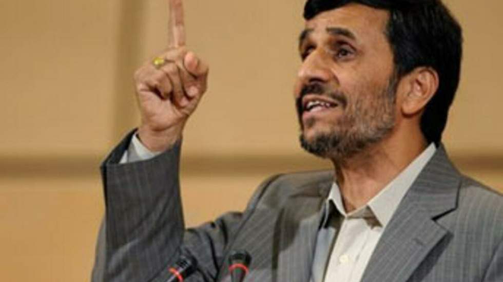 Ahmadinejad officiellement candidat à sa propre succession