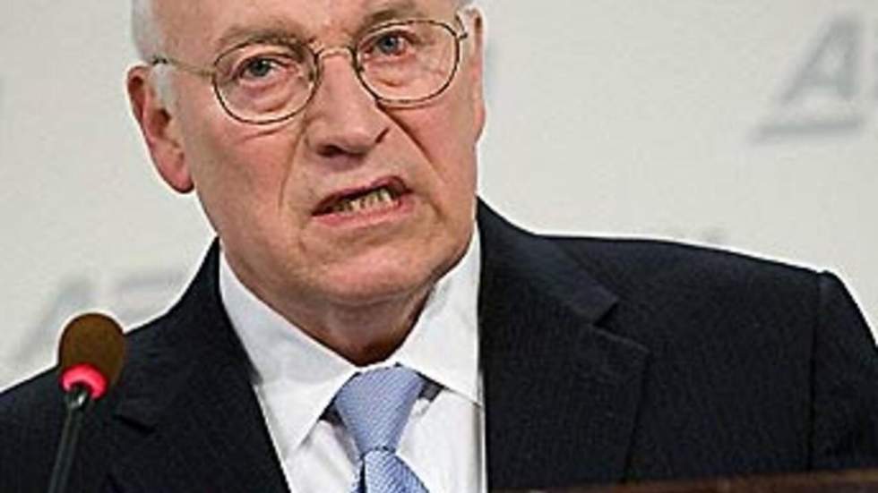 Cheney prend la défense des "interrogatoires poussés" Cheney prend la défense des "interrogatoires poussés"