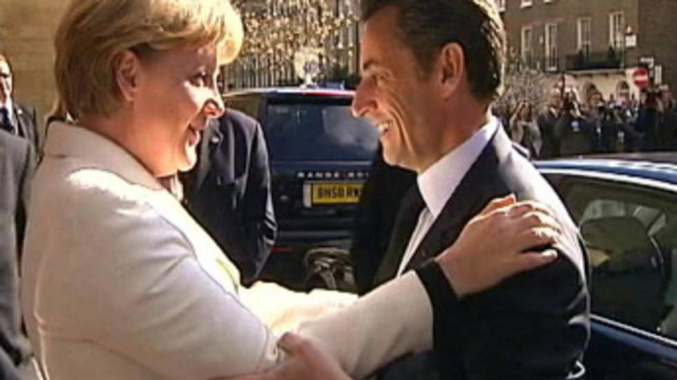 Hollande fustige la tribune commune Sarkozy-Merkel Hollande fustige la tribune commune Sarkozy-Merkel