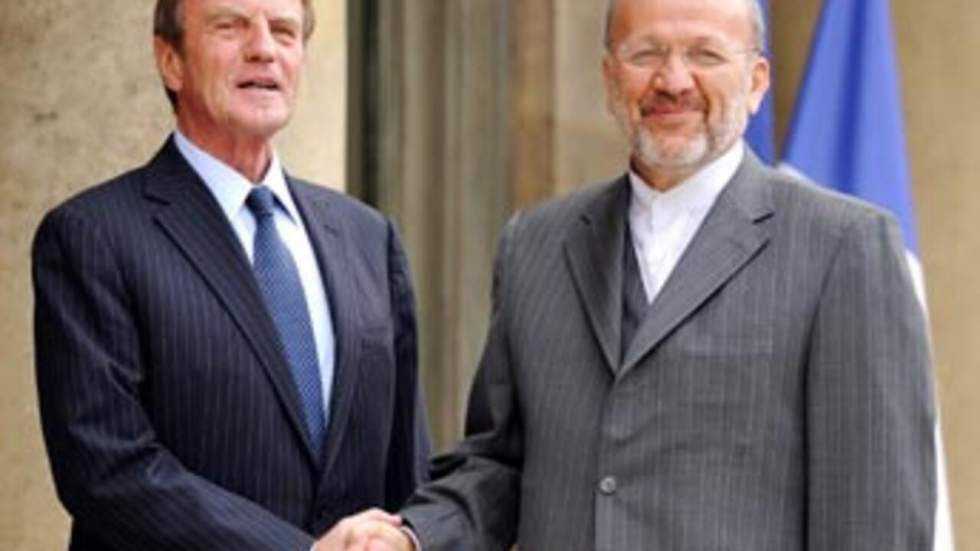 Kouchner rencontre son homologue iranien à Paris Kouchner rencontre son homologue iranien à Paris