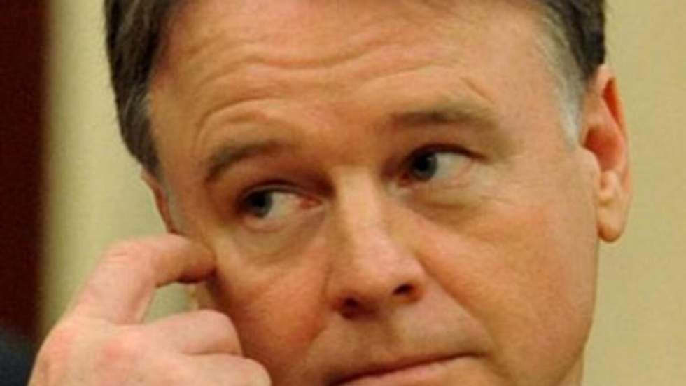 Accusé de népotisme, le ministre de la Défense démissionne