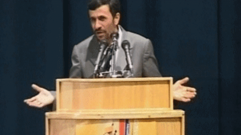 Ahmadinejad retarde une visite prévue de longue date en Russie