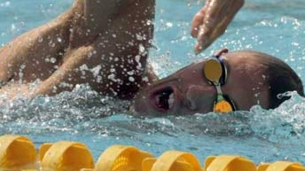 Alain Bernard et les Français remportent le 4x100m nage libre