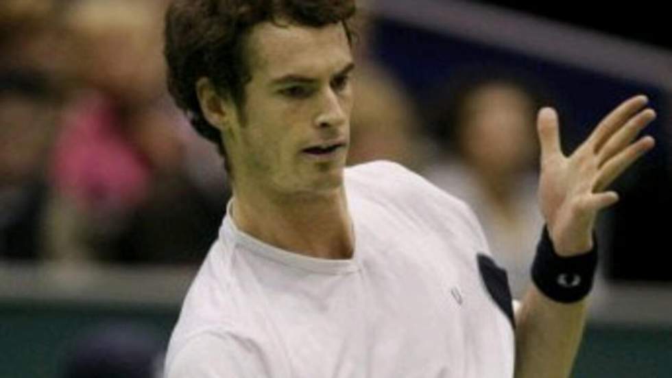 Le Britannique Murray domine, l'Australien Hewitt surprend