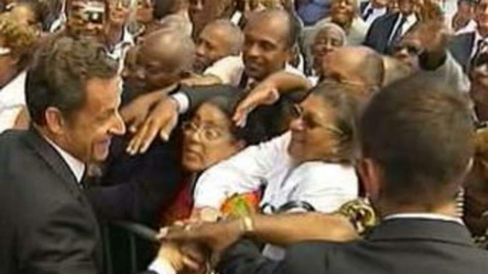 Sarkozy fait étape en Guadeloupe pour tenter d'apaiser le malaise Sarkozy fait étape en Guadeloupe pour tenter d'apaiser le malaise