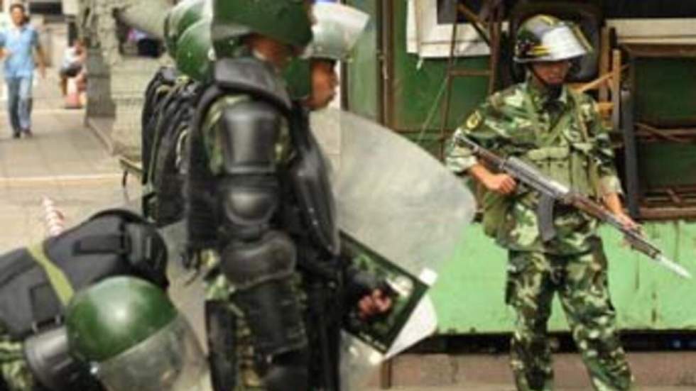L'armée rétablit le calme dans la capitale du Xinjiang L'armée rétablit le calme dans la capitale du Xinjiang