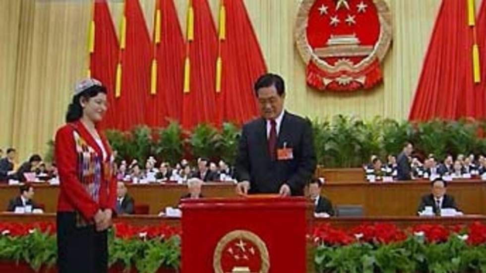Pékin promet de punir sévèrement les émeutiers du Xinjiang Pékin promet de punir sévèrement les émeutiers du Xinjiang