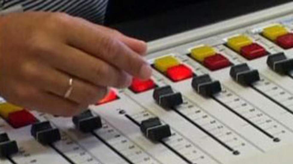 Hugo Chavez retire la licence de 34 stations de radio et télévision Hugo Chavez retire la licence de 34 stations de radio et télévision