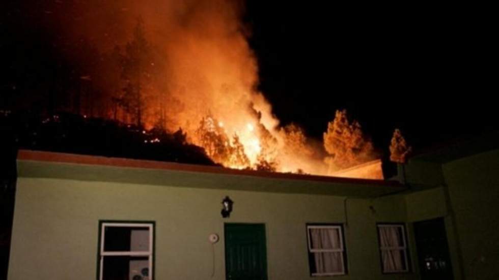 Deux incendies dont celui aux Canaries, toujours incontrôlables Deux incendies dont celui aux Canaries, toujours incontrôlables