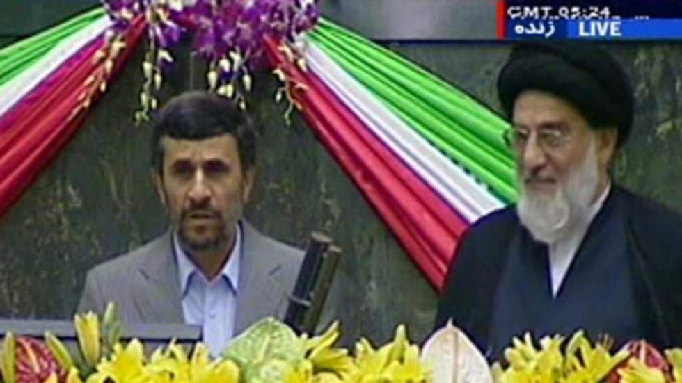 Mahmoud Ahmadinejad a prêté serment devant le Parlement