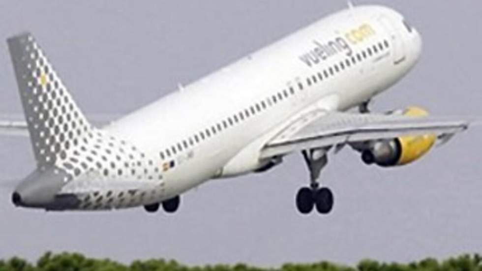 Le réacteur d'un A 320 espagnol prend feu à Orly, 6 blessés légers Le réacteur d'un A 320 espagnol prend feu à Orly, 6 blessés légers