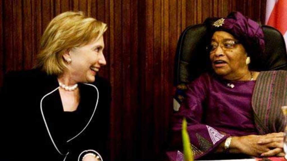 Hillary Clinton apporte son soutien à la présidente Sirleaf