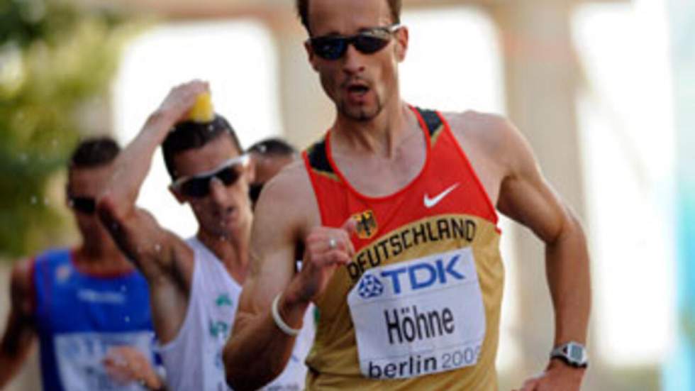 Le Russe Valeriy Borchin remporte la médaille d'or du 20 km marche