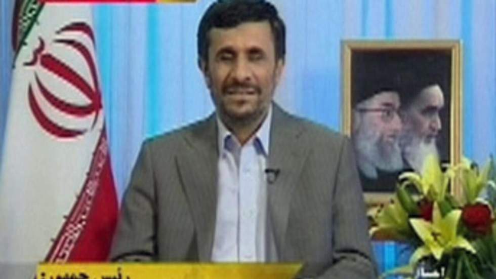 Ahmadinejad présente son gouvernement au Parlement