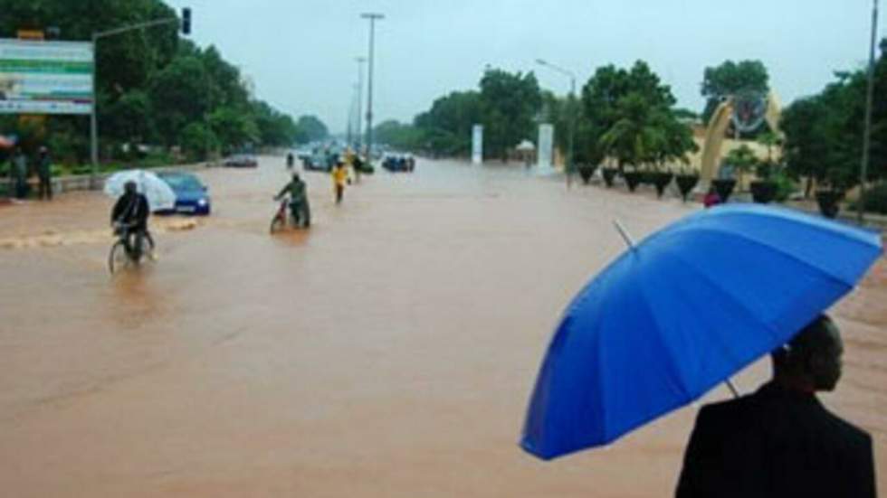 Des inondations font 5 morts et 150 000 sans-abri