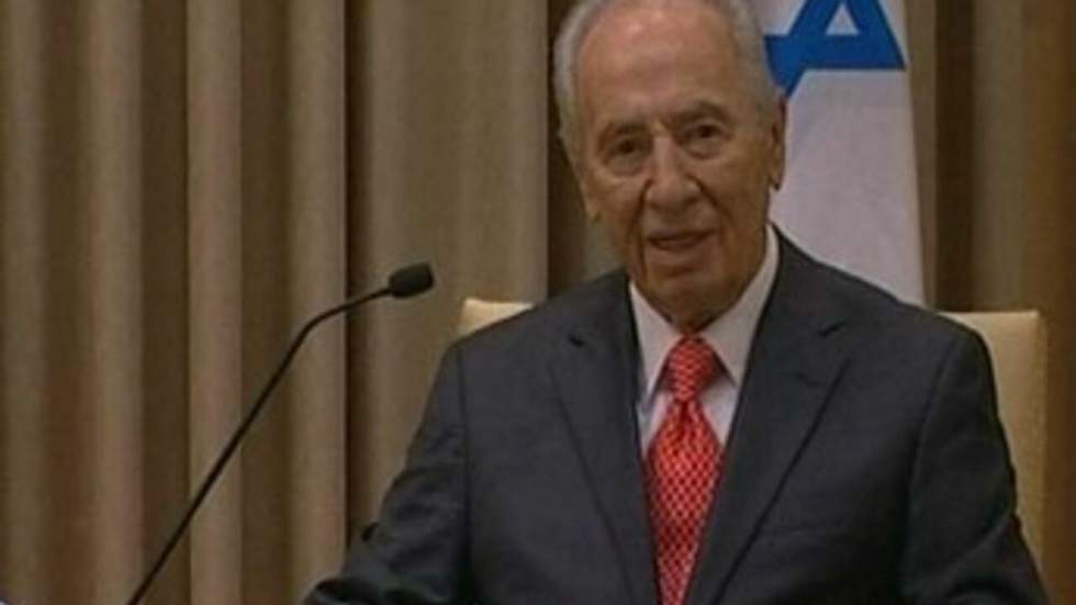 Peres accuse le Hezbollah de transformer le Liban en "baril de poudre"