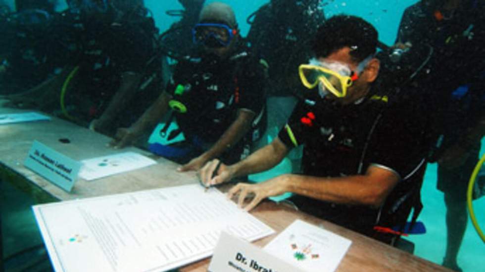 Le gouvernement des Maldives se jette à l'eau pour la défense de l'environnement