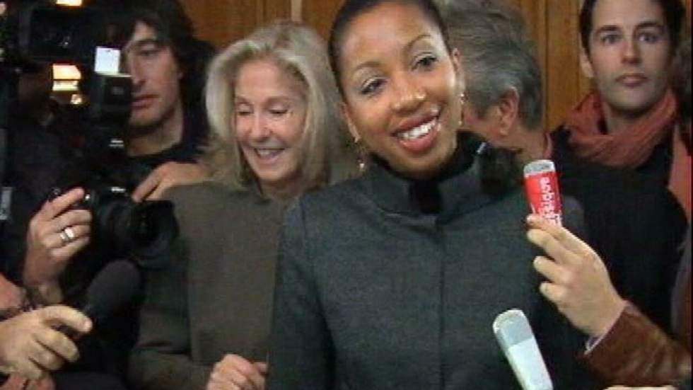 Marie Ndiaye souhaite que Frédéric Mitterrand mette fin à la polémique sur le "devoir de réserve" Marie Ndiaye souhaite que Frédéric Mitterrand mette fin à la polémique sur le "devoir de réserve"