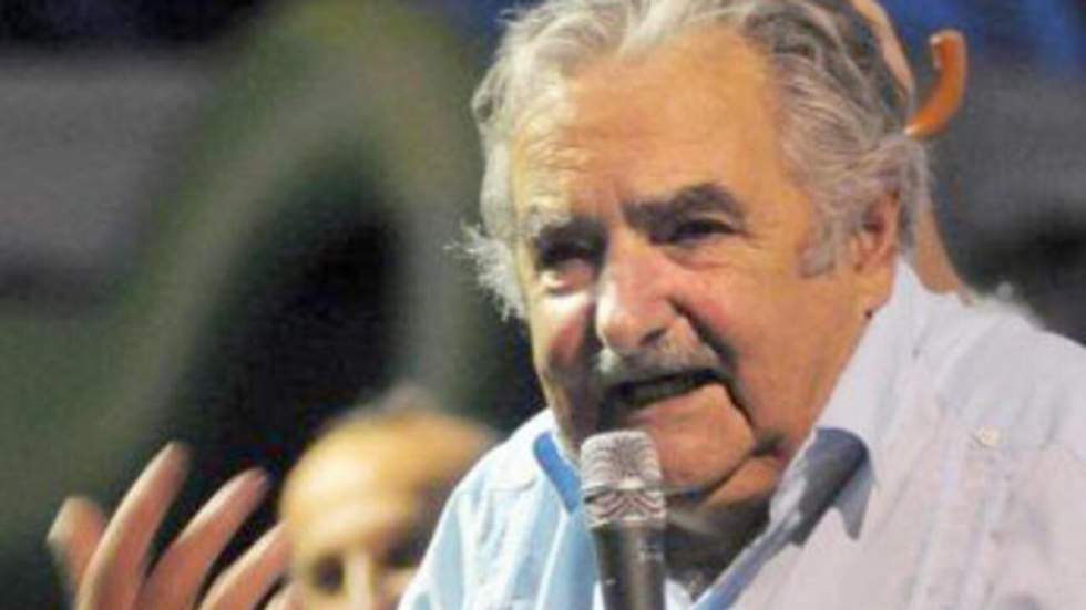 Second tour de l'élection présidentielle, l'ex-guérillero Mujica donné favori