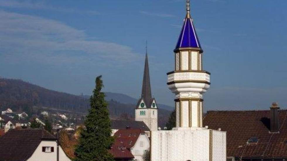 Les Suisses se prononcent en faveur de l'interdiction des minarets