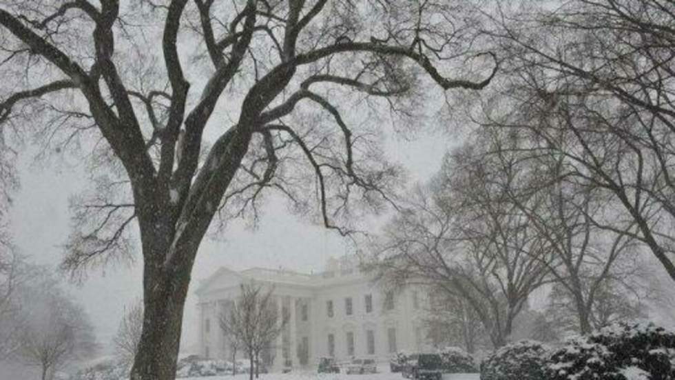 La côte est des États-Unis paralysée par une tempête de neige