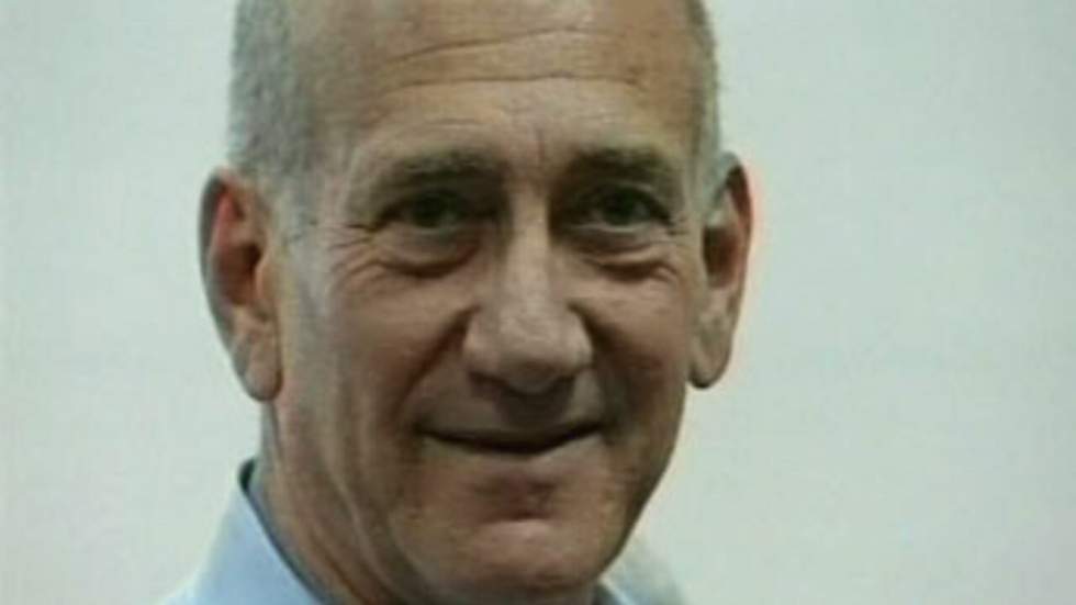 Jugé pour plusieurs malversations, Olmert plaide non coupable Jugé pour plusieurs malversations, Olmert plaide non coupable