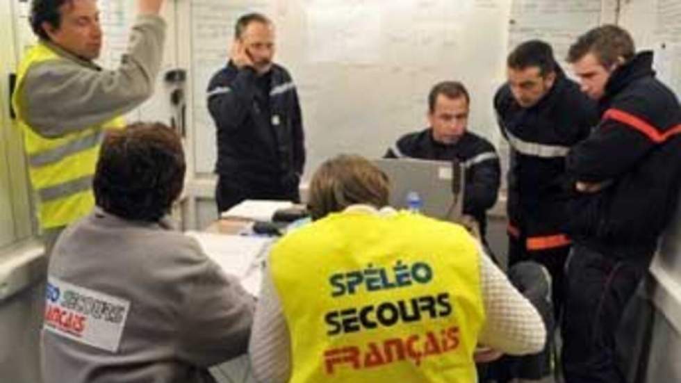 Les trois spéléologues bloqués sont remontés sains et saufs à la surface Les trois spéléologues bloqués sont remontés sains et saufs à la surface