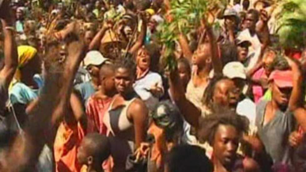 Des centaines d'Haïtiens manifestent contre la mauvaise gestion de l'aide