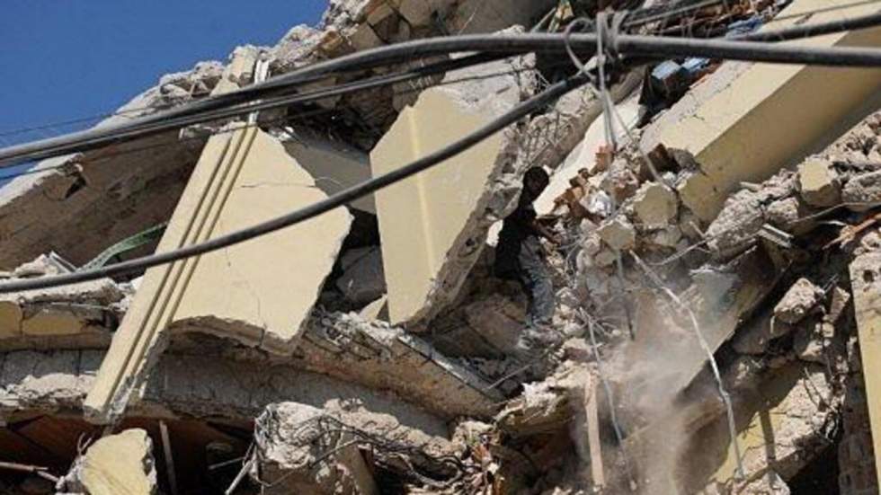 Quatre enfants sont morts dans l'effondrement d'une école, provoqué par les intempéries Quatre enfants sont morts dans l'effondrement d'une école, provoqué par les intempéries