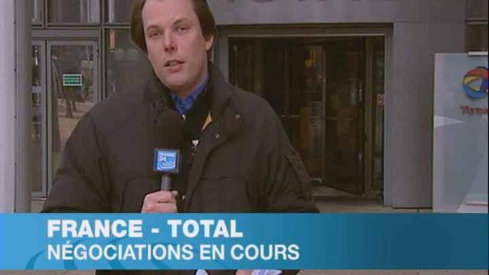 Négociations cruciales entre les syndicats et la direction de Total Négociations cruciales entre les syndicats et la direction de Total