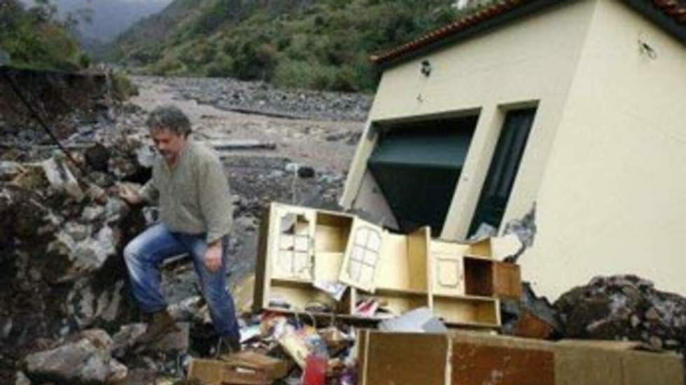 À Madère, les secours s'organisent et le bilan s'alourdit après les inondations À Madère, les secours s'organisent et le bilan s'alourdit après les inondations