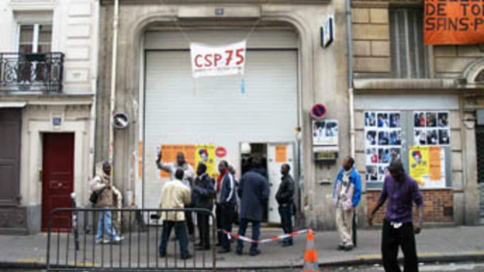 Au 14 rue Baudelique, les sans-papiers tentent de sortir de l'ombre