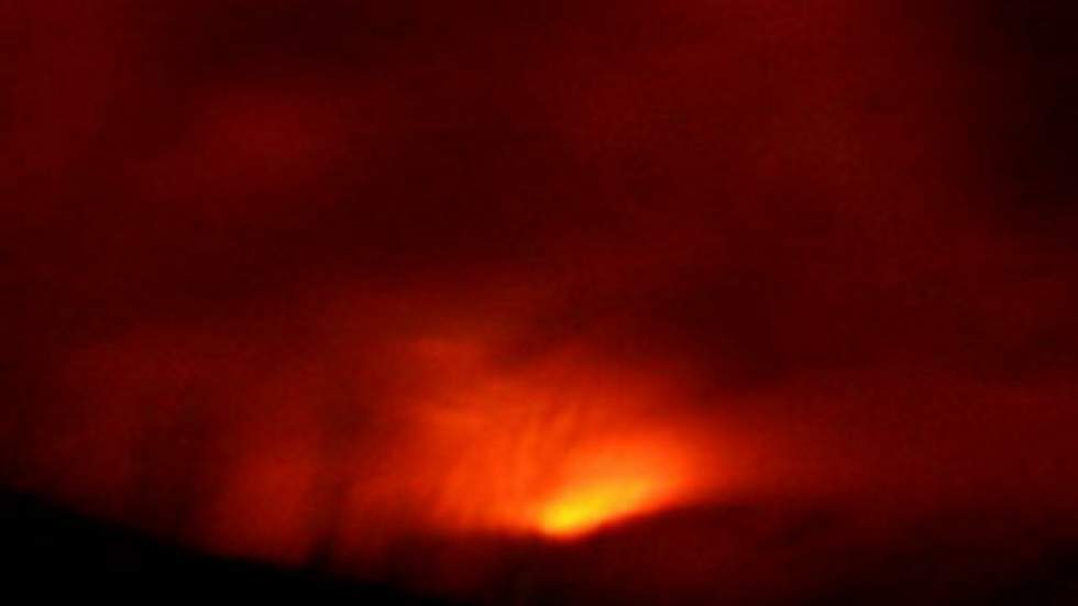 Des centaines de personnes évacuées après l'éruption d'un volcan