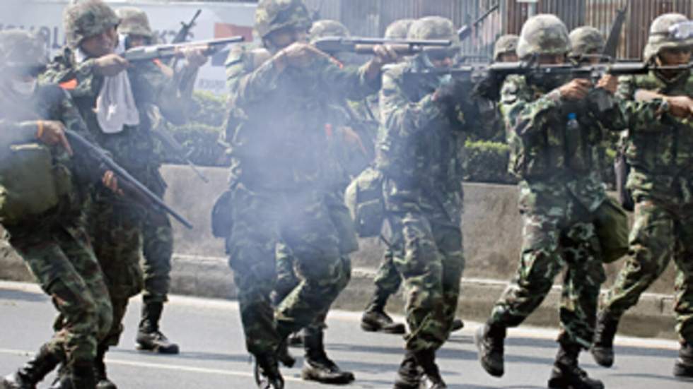 Affrontements meurtriers entre l'armée et les "chemises rouges" à Bangkok