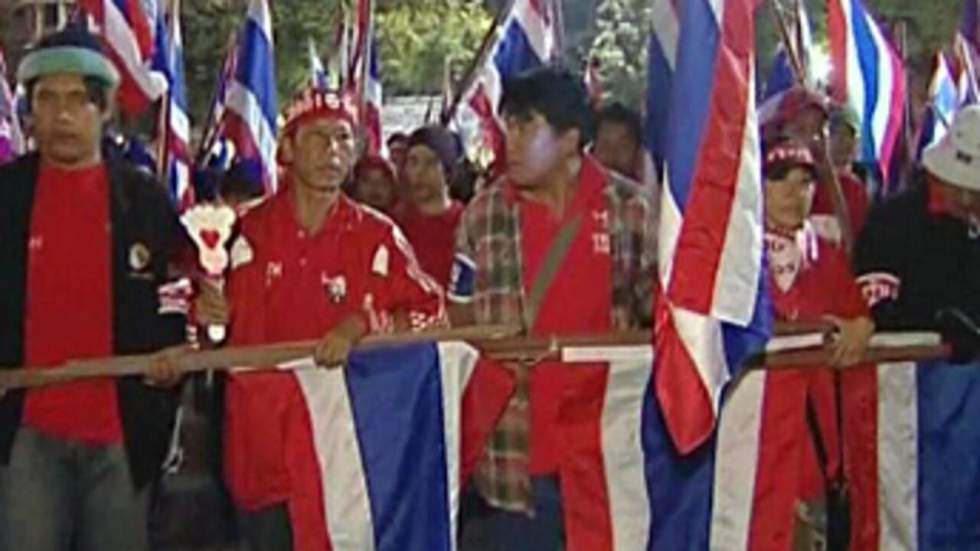 Affrontements meurtriers entre l'armée et les "chemises rouges" à Bangkok